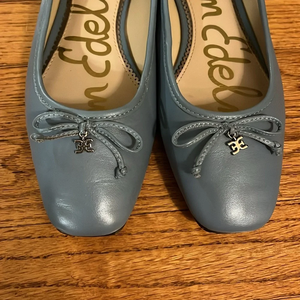 Soft blue flats - Picture 7 of 7